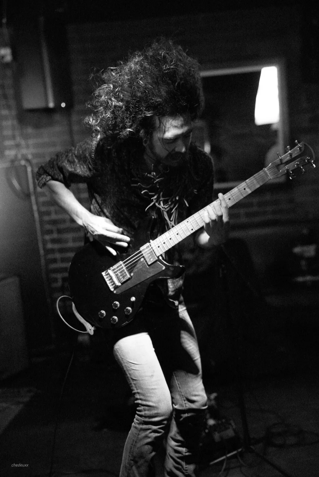 TwiggyVoid performing live at The Chameleon Bar, Cincinnati, photo by Darrian Chen