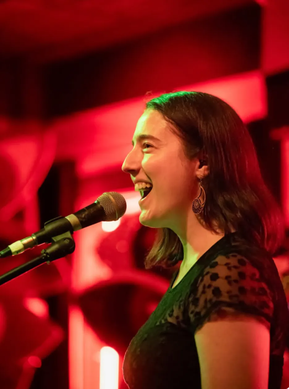 Okay Lindon performing live at The Chameleon Bar, Cincinnati, photo by Darrian Chen