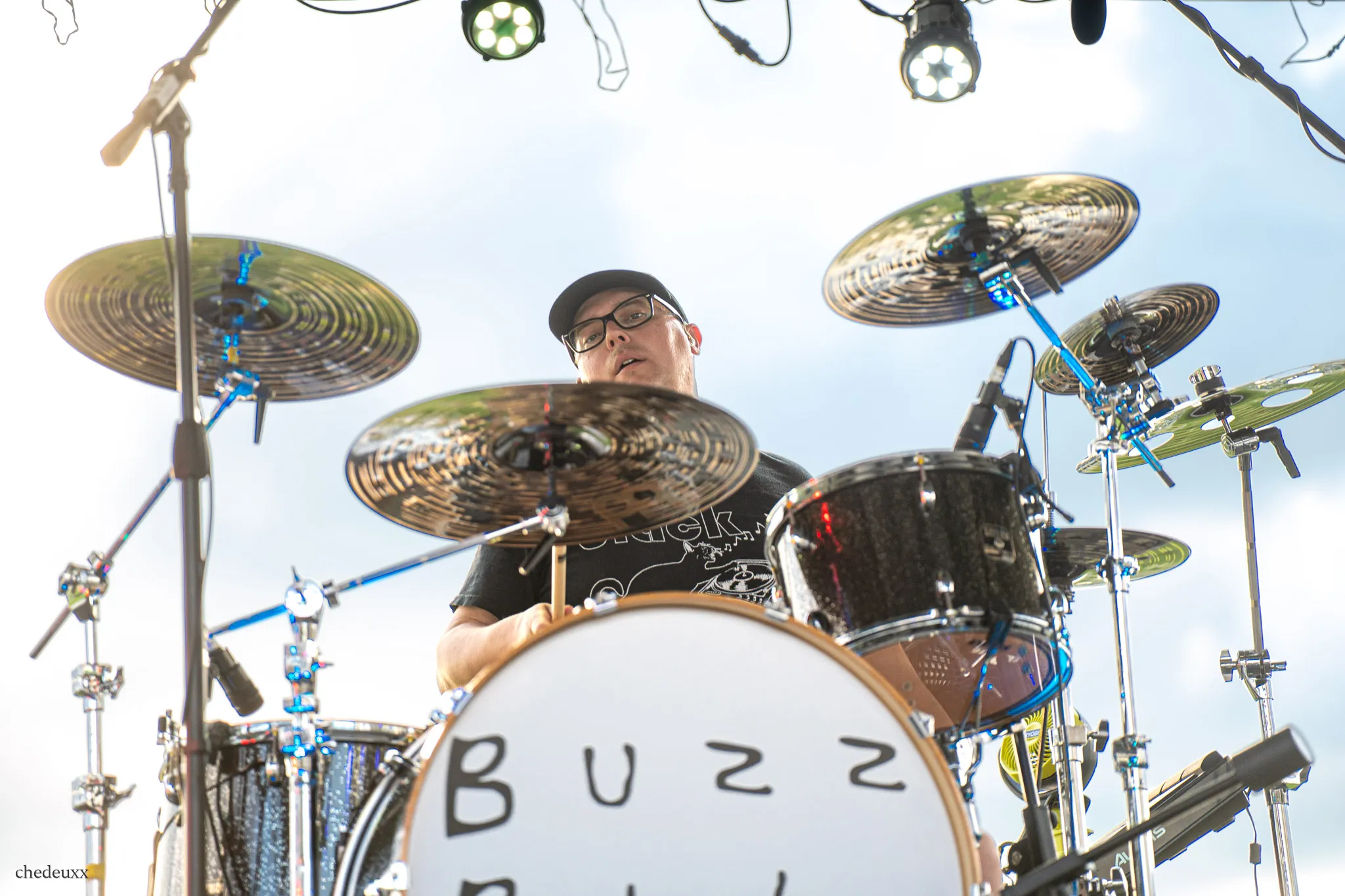 Buzz Bin performing live, Cincinnati, photo by Darrian Chen